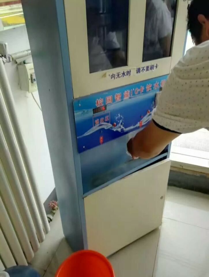小區(qū)自動售水機(jī)(刷卡式自動售水機(jī)賣水機(jī))刷卡器